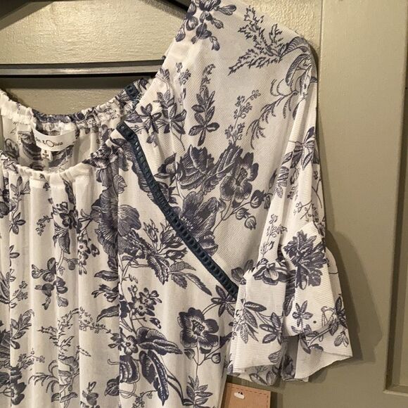 Anthropologie Eden & Olivia Blue & White Sheer Floral Boho Flowy Ruffle Top NWT - Picture 3 of 8